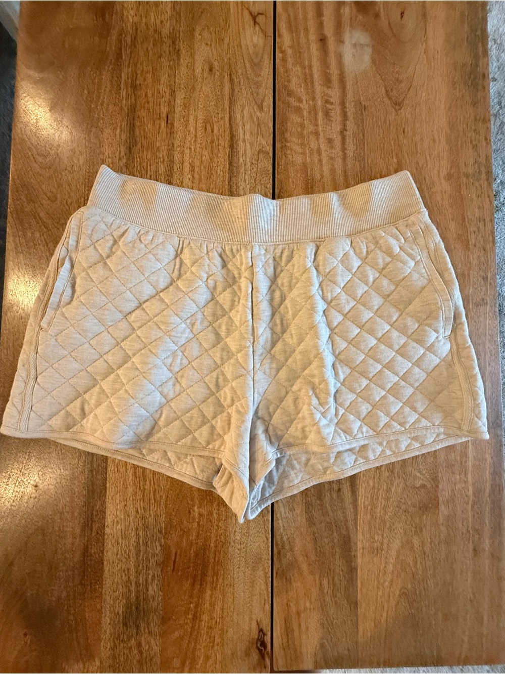 Vineyard Vines Oatmeal Heather Quilted DC Short Large